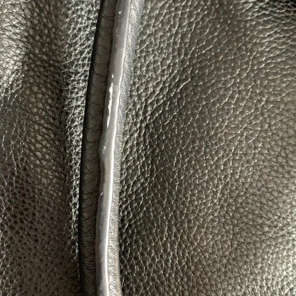 Michael Kors Hamilton Leather Purse with Gold Hardware - Picture 11 of 11